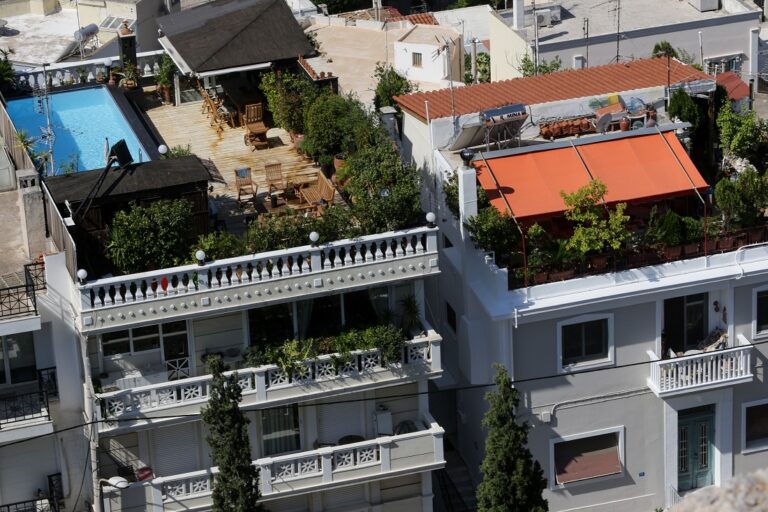 «’Έκρηξη» στις τιμές και στη ζήτηση διαμερισμάτων και οικοπέδων