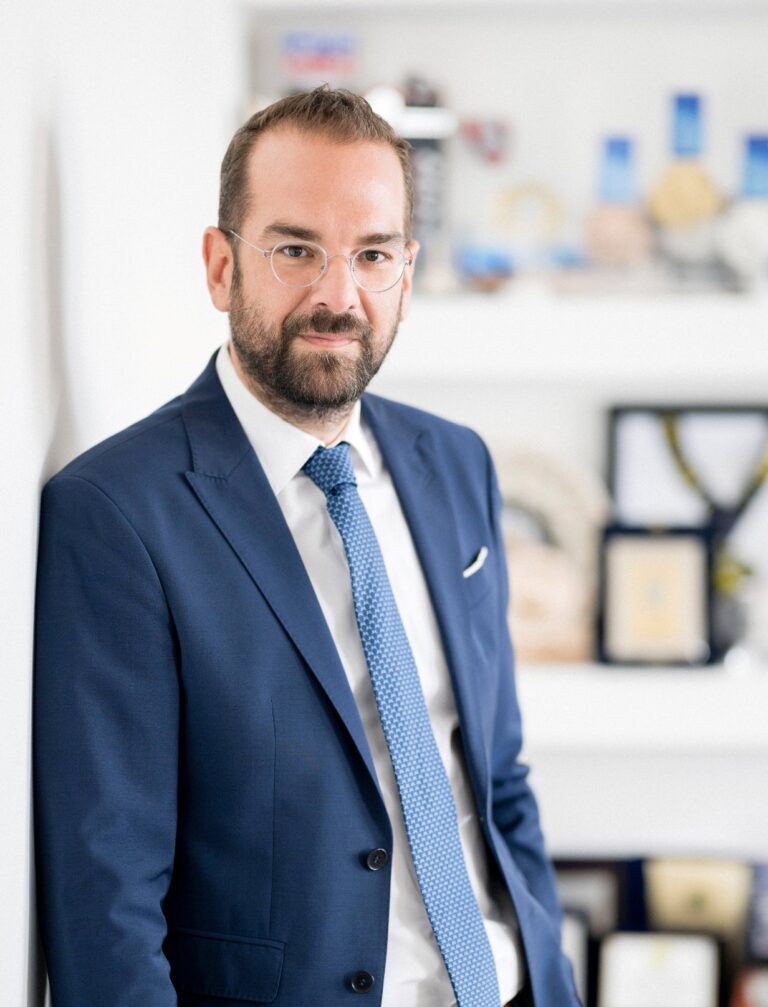 ΝΕΚΤΑΡΙΟΣ ΦΑΡΜΑΚΗΣ: "Ο νέος χρόνος ας ρίξει περισσότερο φως στον κόσμο μας"