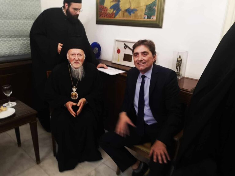 Συνάντηση του Κώστα Καρπέτα με τον Οικουμενικό Πατριάρχη κ.κ. Βαρθολομαίο