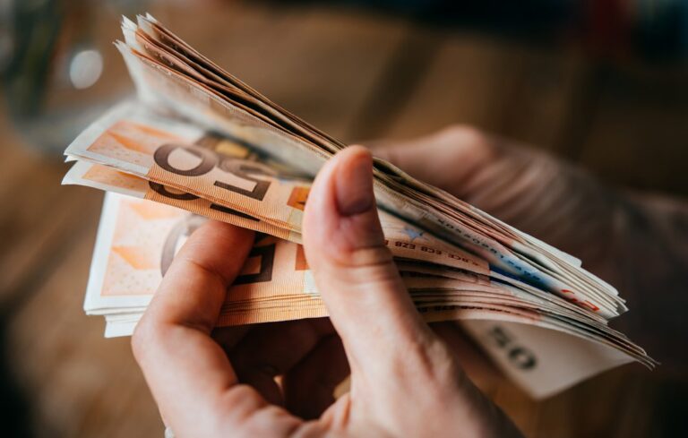 Τα αγκάθια στην οικονομία μετά τις εκλογές – Οι δεκαπέντε δεσμεύσεις που εκκρεμούν για 2019