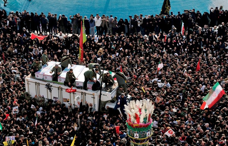 Ποδοπατήθηκαν διαδηλωτές – Νεκροί και τραυματίες στη κηδεία του Σουλεϊμανί