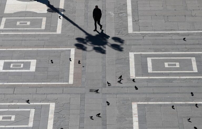 Ο κοροναϊός σκοτώνει τους Ιταλούς