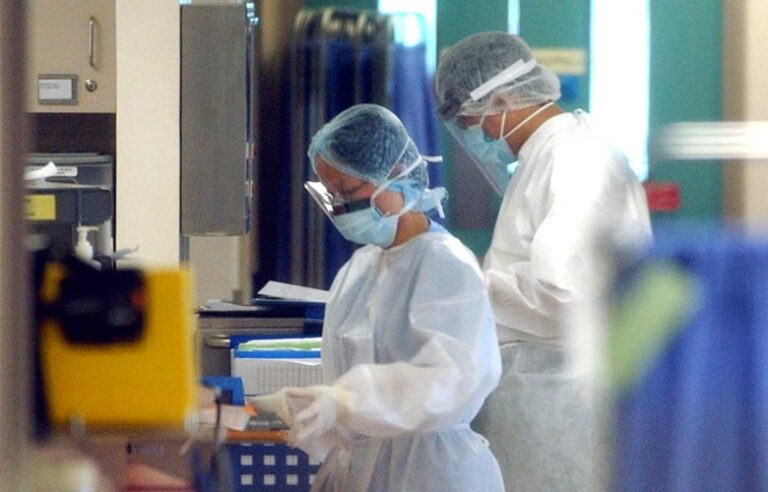 Πέθανε σύμβουλος υπουργού που μολύνθηκε από τον ιό
