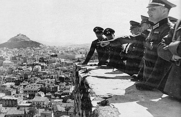 "Με τον φακό της ιστορίας"