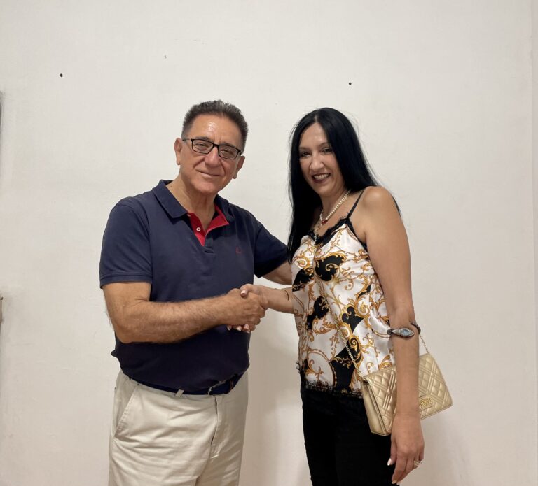 Υποψήφια με τον Δήμαρχο Ζαχάρως Κώστα Αλεξανδρόπουλο και την παράταξη ΝΕ.Δ.Α. η φιλόλογος κ. Ειρήνη Κουρτέση