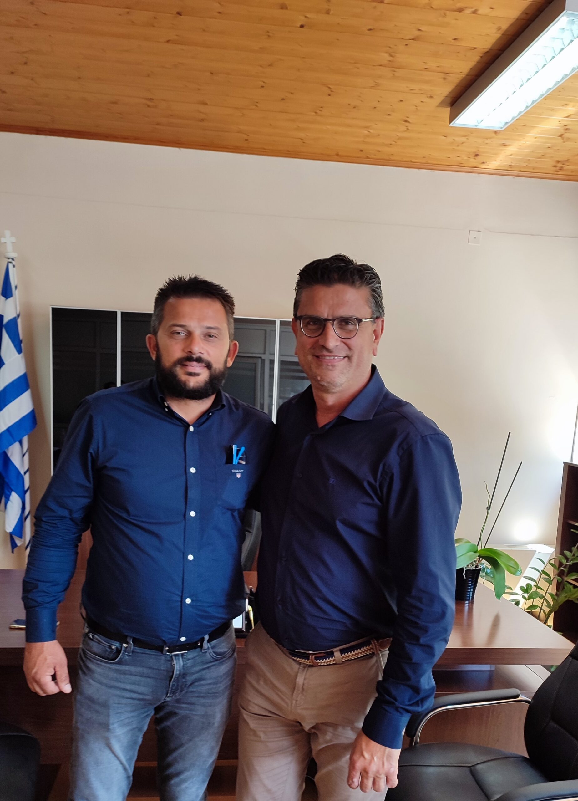 Ο Θεόδωρος Κατσάπης στο πλευρό του Γιάννη Λέντζα
