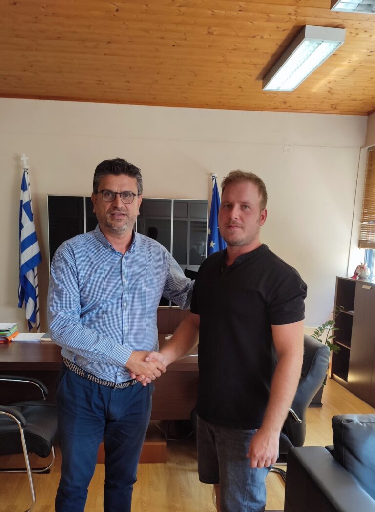 Ο Γιώργος Κράγκαρης στο πλευρό του Γιάννη Λέντζα