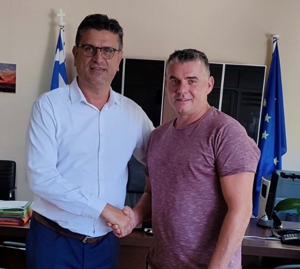 Ο Τζέημς – Δανιήλ Κωνσταντόπουλος στο πλευρό του Γιάννη Λέντζα
