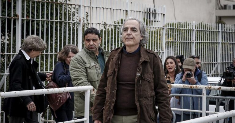 Ανέστειλε την απεργία πείνας ο Δ. Κουφοντίνας