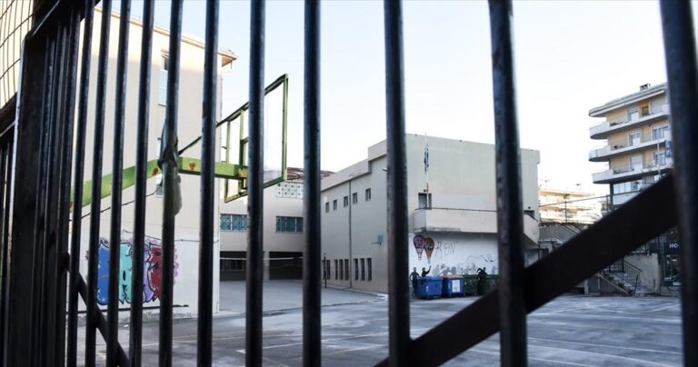 Αυτοψία στα σχολεία του δήμου Ανδραβίδας-Κυλλήνης λόγω των σεισμών