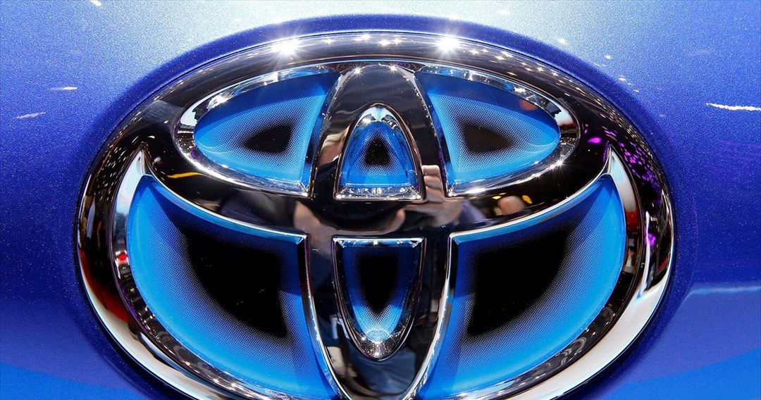 Κατά μέτωπον επίθεση στον Τραμπ από την Toyota