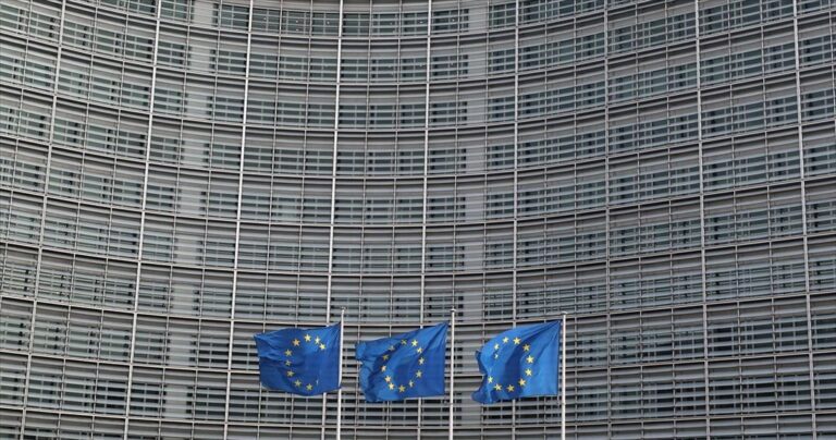Κομισιόν: Σε ισχύ η συμφωνία με Τουρκία για το προσφυγικό