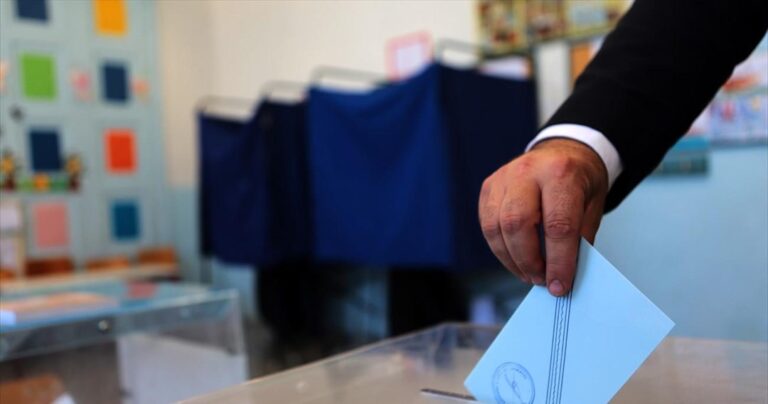 Latest poll shows slight increase in ND lead over SYRIZA