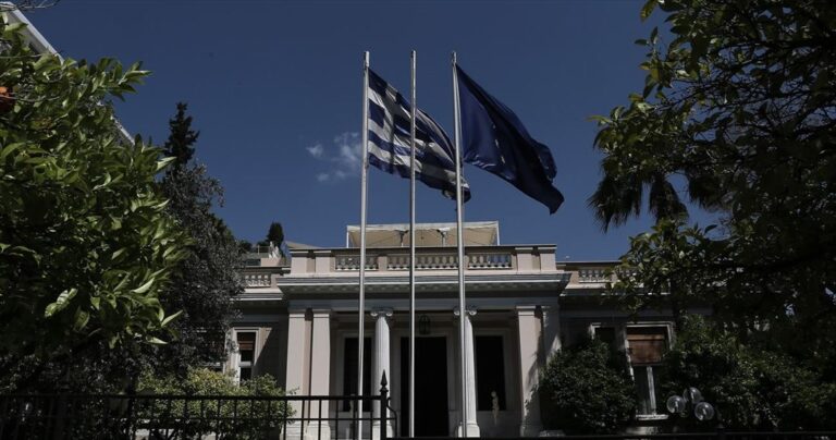 Μαξίμου: Άρχισαν τα τηλεφωνήματα για τα «ραντεβού» με τους πολιτικούς αρχηγούς
