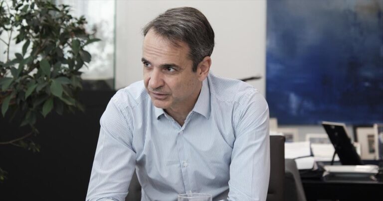 Μitsotakis calls on voters to provide him