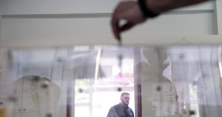 Opinion poll coinciding with Sunday's local govt elex keeps ND lead at 9% points over SYRIZA