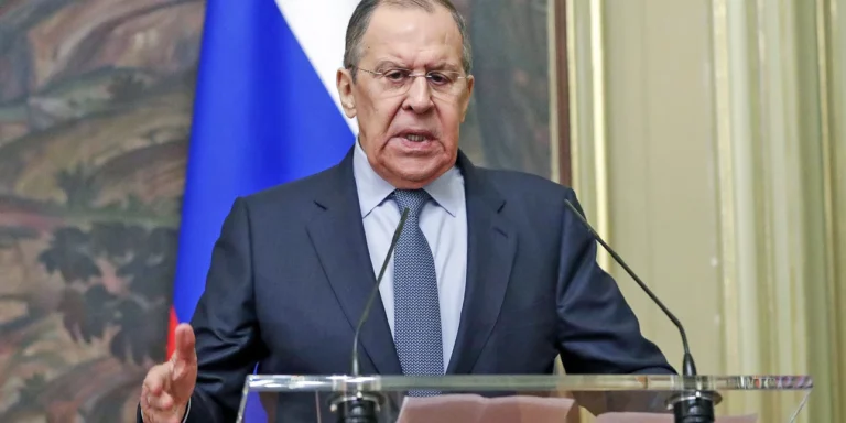 Λαβρόφ: "Οι Ουκρανοί παίρνουν εντολές από την Ουάσινγκτον"