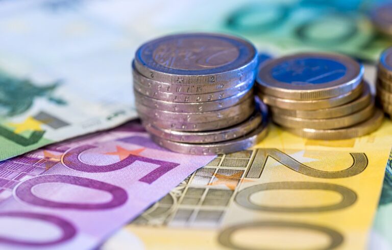Οφειλέτες με χρέη έως 20.000 ευρώ μπαίνουν στη ρύθμιση των 120 δόσεων της Εφορίας