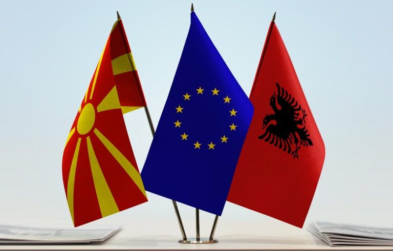 «Μπλόκο» στην έναρξη ενταξιακών διαπραγματεύσεων με την ΕΕ σε Σκόπια και Τίρανα