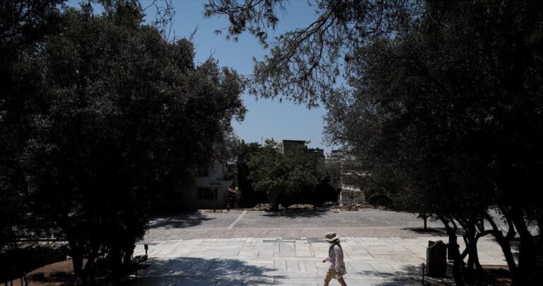 Συνθήκες καύσωνα με θερμοκρασίες έως 40 βαθμούς Κελσίου