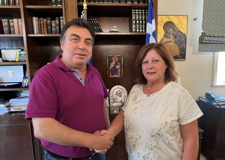 "ΕΝΩΜΕΝΟΙ ΑΛΛΑΖΟΥΜΕ ΤΟΝ ΠΥΡΓΟ": Η Έφη Αντωνακοπούλου υποψήφια με τον συνδυασμό του Δημάρχου Πύργου Παν. Αντωνακόπουλου