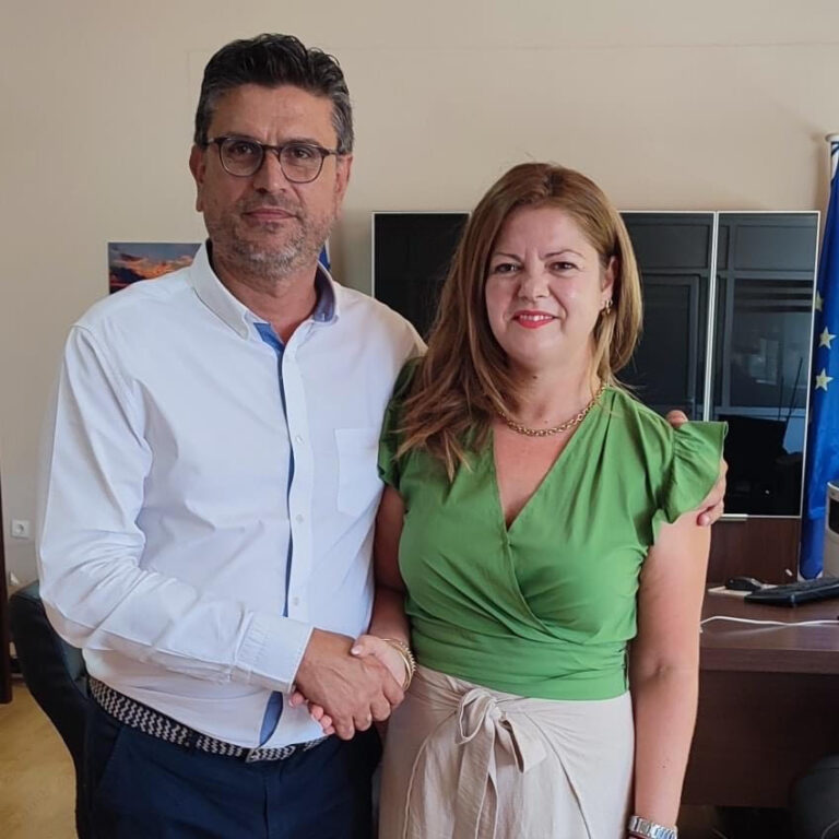 Η Ελένη-Μαρία Σκρέπα στο πλευρό του Γιάννη Λέντζα Στο πλευρό του Δημάρχου