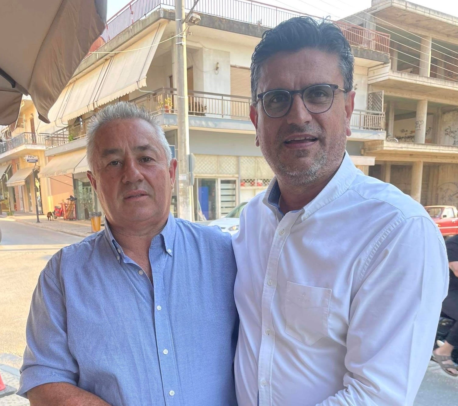 Ο Νίκος Αλετράς στο πλευρό του Γιάννη Λέντζα