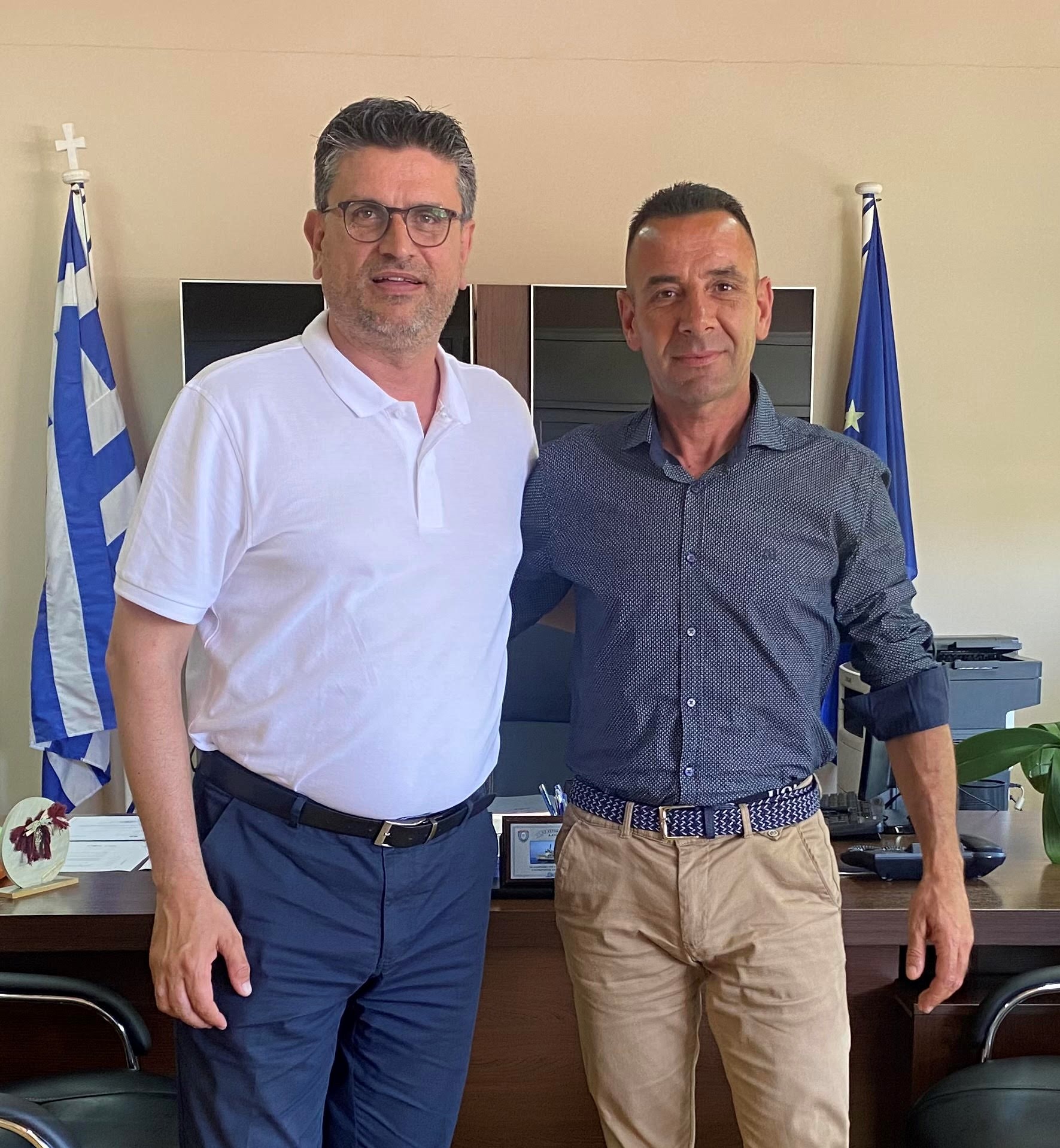 Ο Σπύρος Κωστόπουλος στο πλευρό του Γιάννη Λέντζα