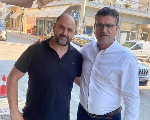 Ο Τρύφωνας Καραβούλιας στο πλευρό του Γιάννη Λέντζα