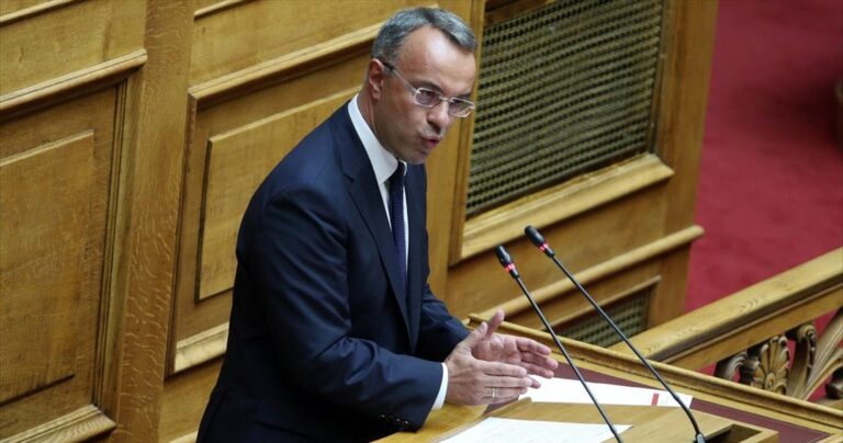 Χρ. Σταικούρας: Με ασπίδα τα ομόλογα θέλει «κούρεμα» πλεονασμάτων