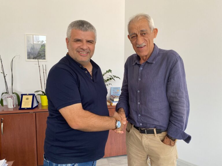 Για τρίτη φορά υποψήφιος με τον Γιάννη Λυμπέρη!