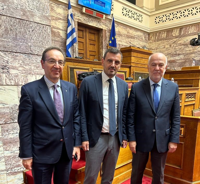ΑΝΔΡΕΑΣ ΝΙΚΟΛΑΚΟΠΟΥΛΟΣ: "Ενισχύονται τα Πρωτοδικεία Ηλείας και Αμαλιάδας!"