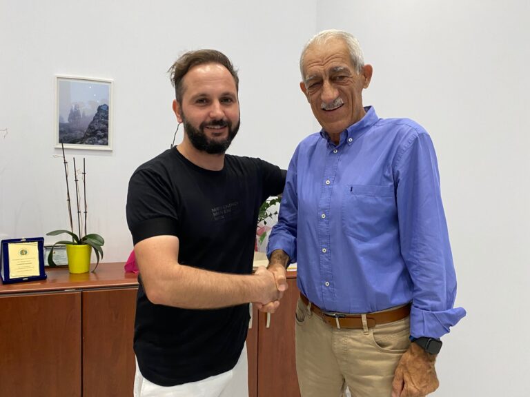 Ισχυρή παρουσία στο πλευρό του Γιάννη Λυμπέρη!