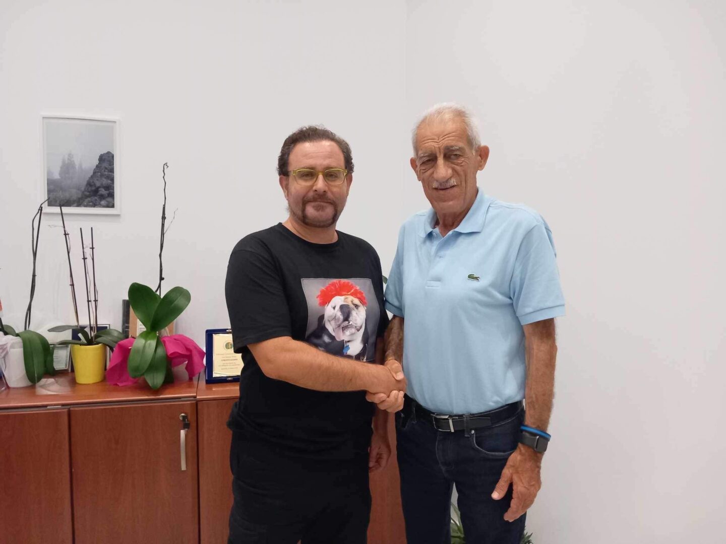 Μια γροθιά Γιάννης Λυμπέρης και Γιώργος Μπακέλλας!