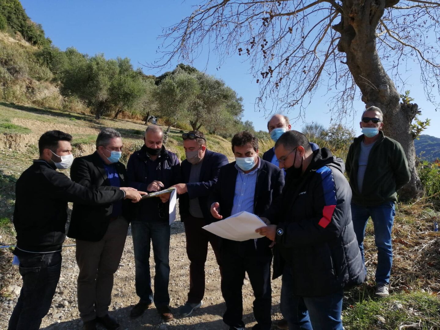 ΔΗΜΟΣ ΠΥΡΓΟΥ: Εγκαταστάθηκε ο εργολάβος για τεχνικά έργα βελτίωσης αγροτικών δρόμων στην Καρυά